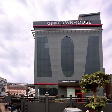 Townhouse Function Inn Near Chaudhary Charan Singh International Airport Lucknow Exterior foto