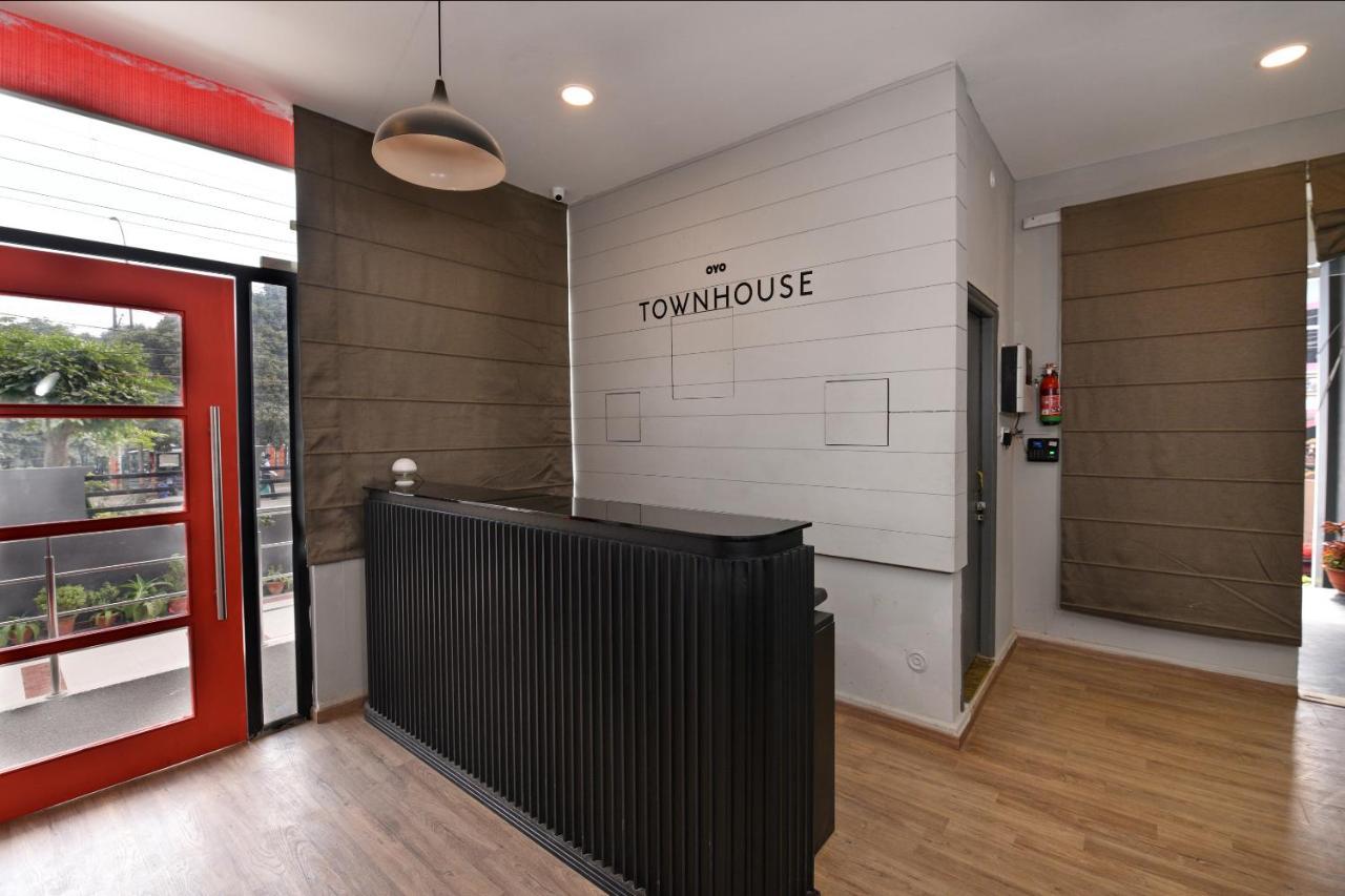 Townhouse Function Inn Near Chaudhary Charan Singh International Airport Lucknow Exterior foto